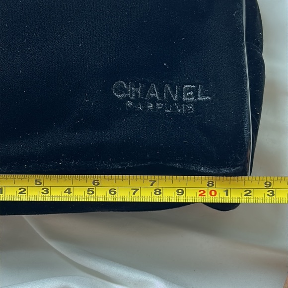 🖤CHANEL PARFUMS black velvet clutch or makeup pouch NEW - Picture 17 of 17